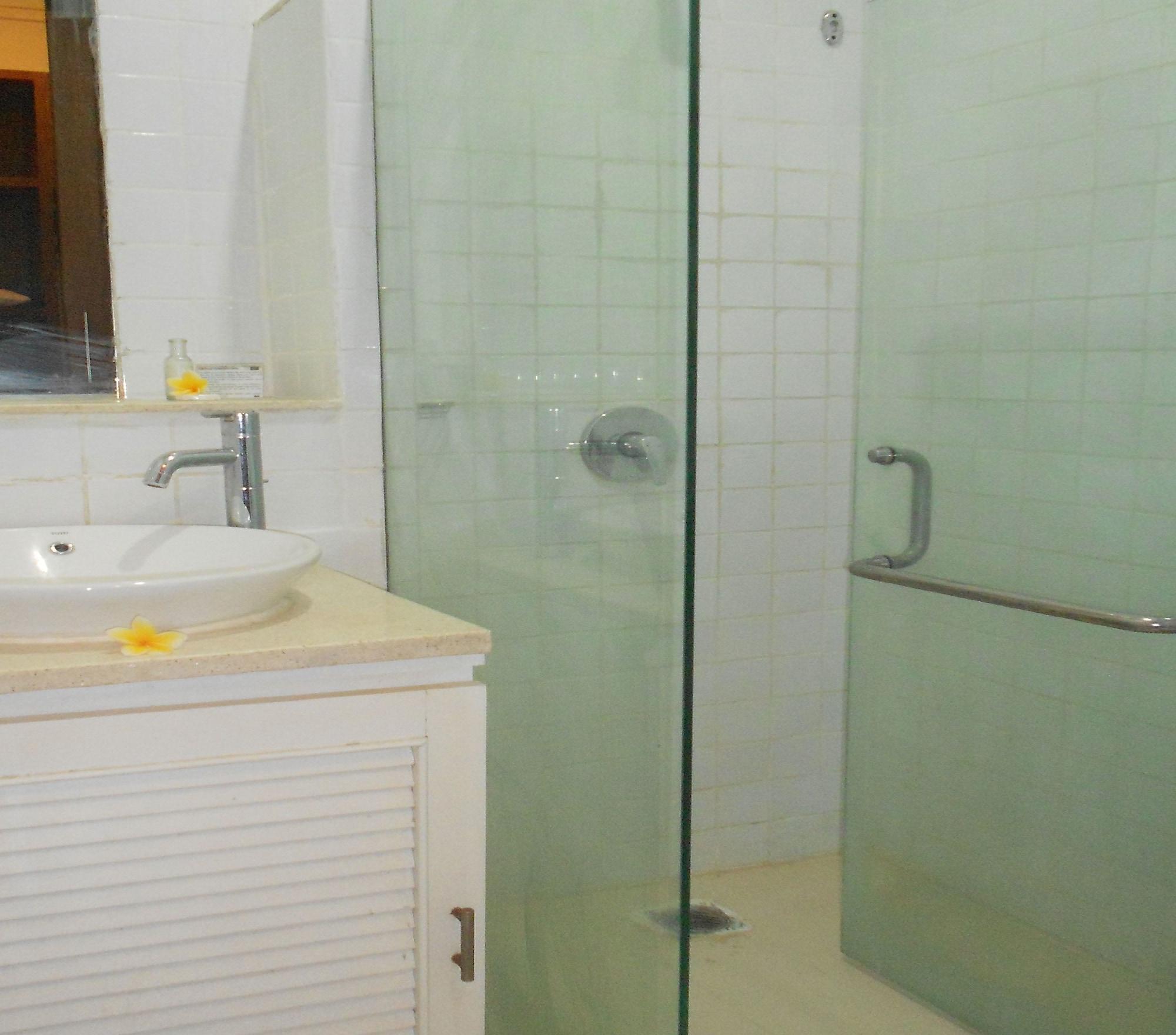Capital O 93809 Wida Hotel ليجيان المظهر الخارجي الصورة