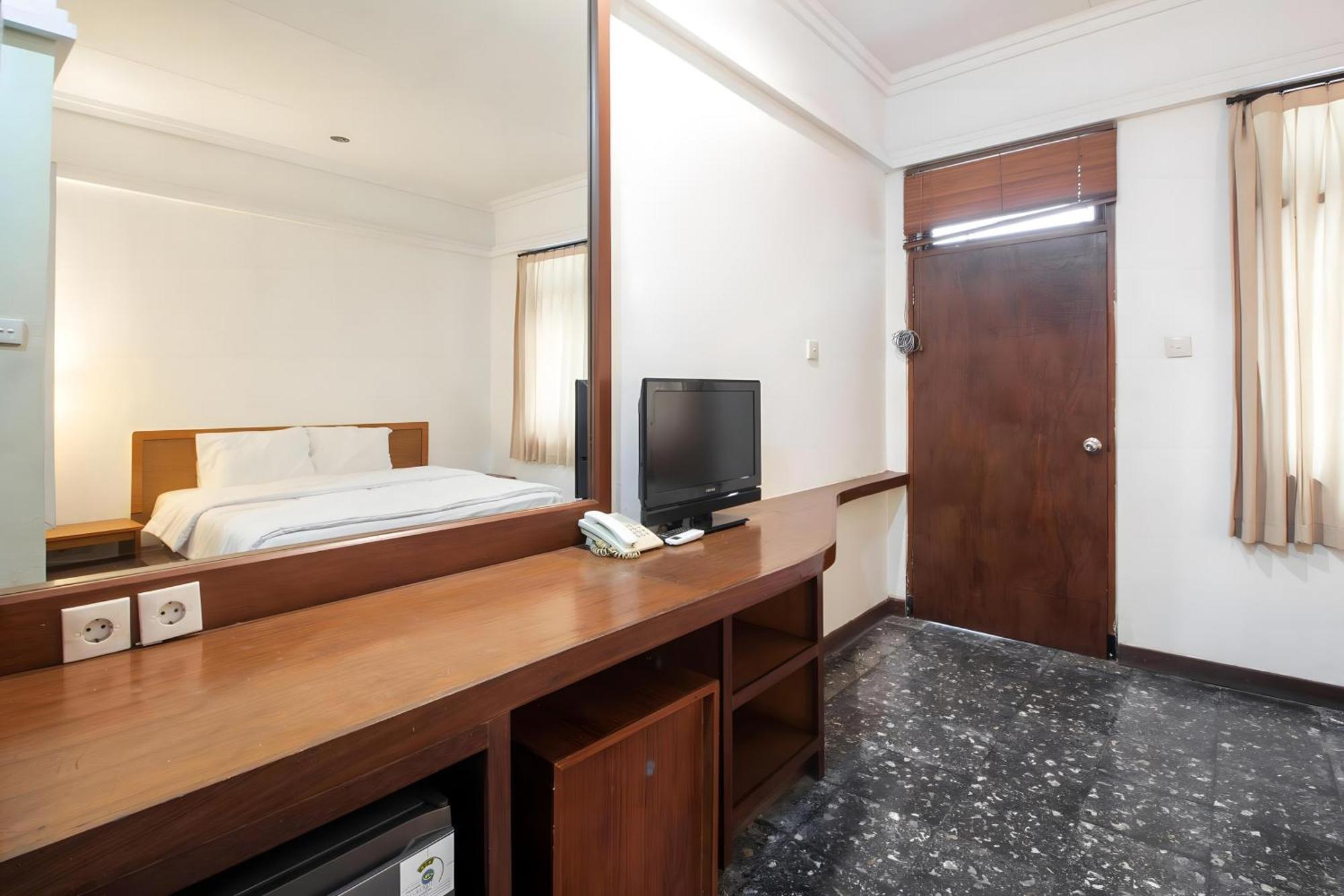 Capital O 93809 Wida Hotel ليجيان المظهر الخارجي الصورة