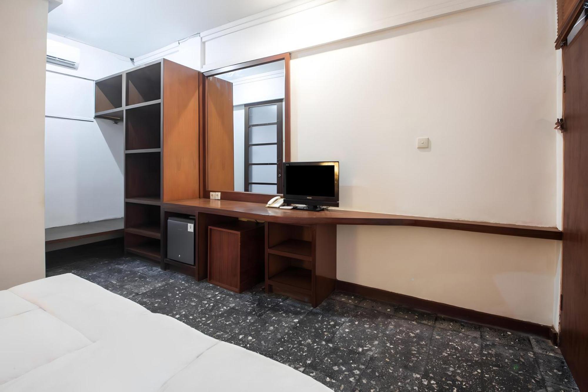 Capital O 93809 Wida Hotel ليجيان المظهر الخارجي الصورة